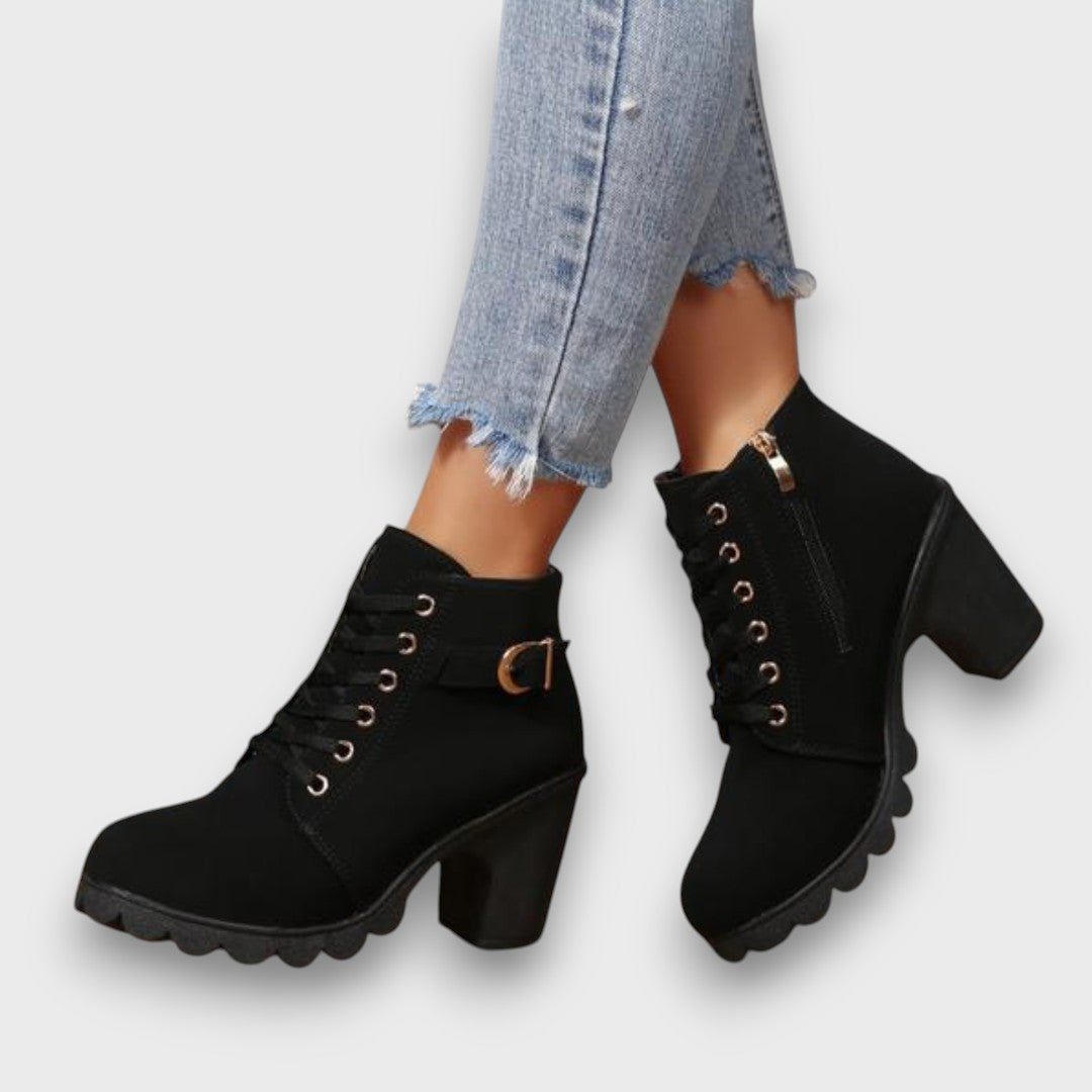 Aisha | Botas Ortopédicas con Hebilla & Tacón Chunky