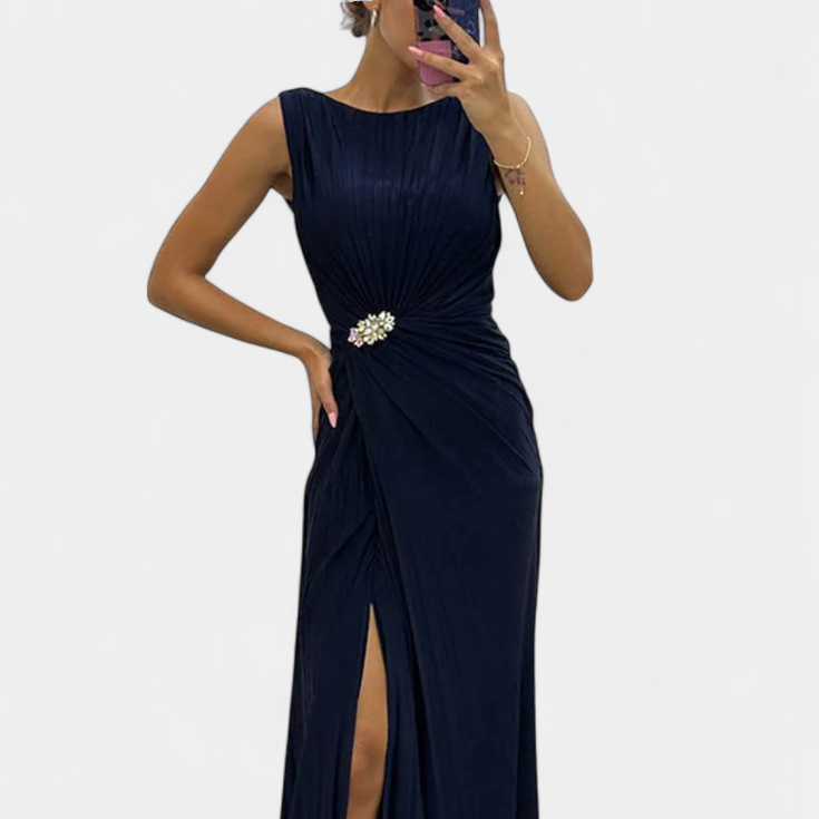 Shiloh | Vestido Maxi Plisado con Abertura Lateral y Escote Cruzado