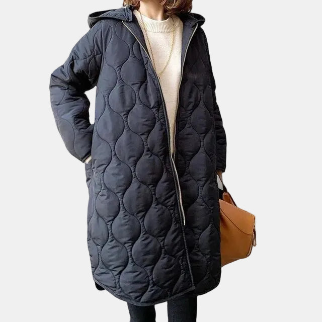 PRISCILLA™ | PARKA CON CAPUCHA Y DETALLES CUIDADOSOS